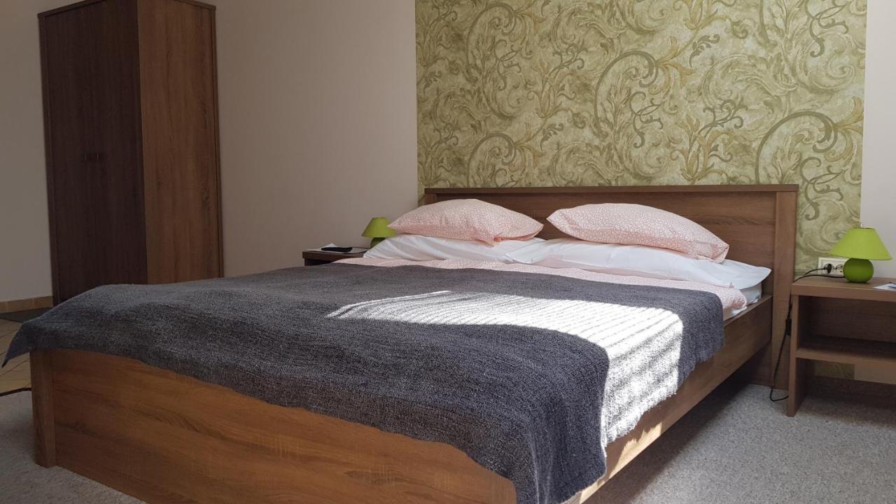 Vegvar Delux Apartman Gyula Exterior photo